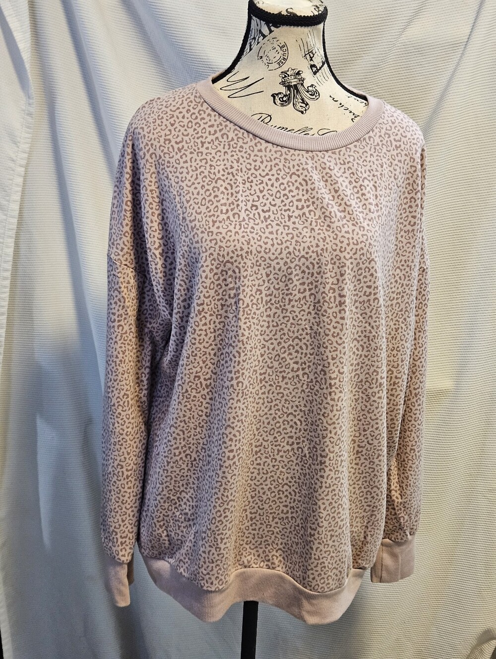 Mondetta Womens Sweatshirt XL Mauve Leopard Print Pullover Stretch Crewneck Long
